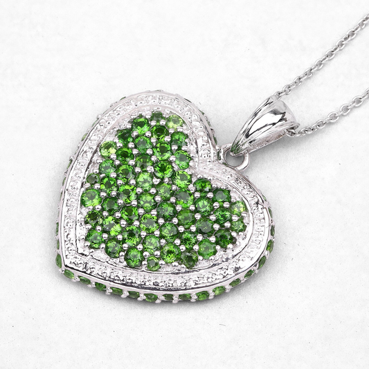Chrome Diopside Heart Shaped Pendant in.925 Sterling Silver 