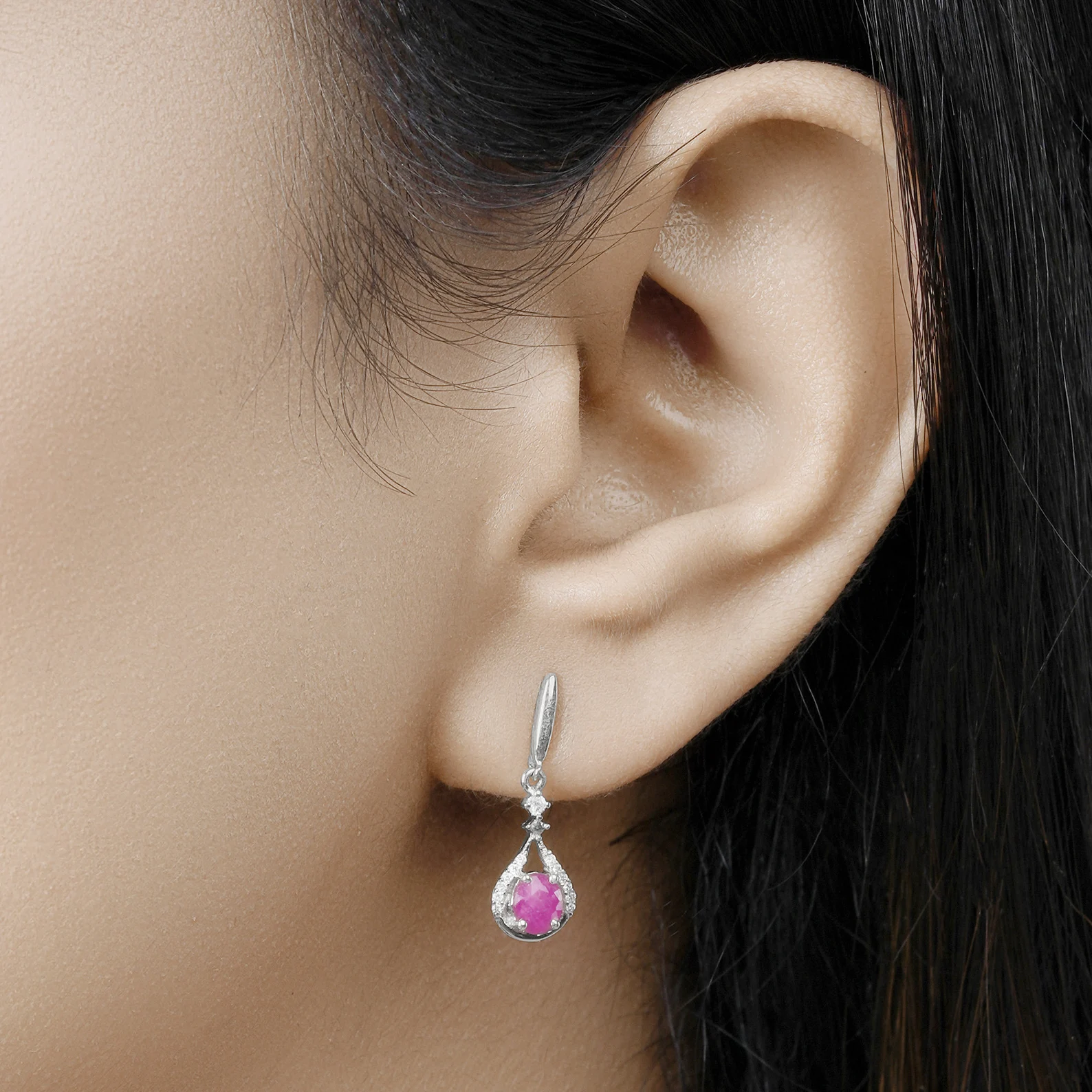 Earrings in 14K White Gold with Ruby 