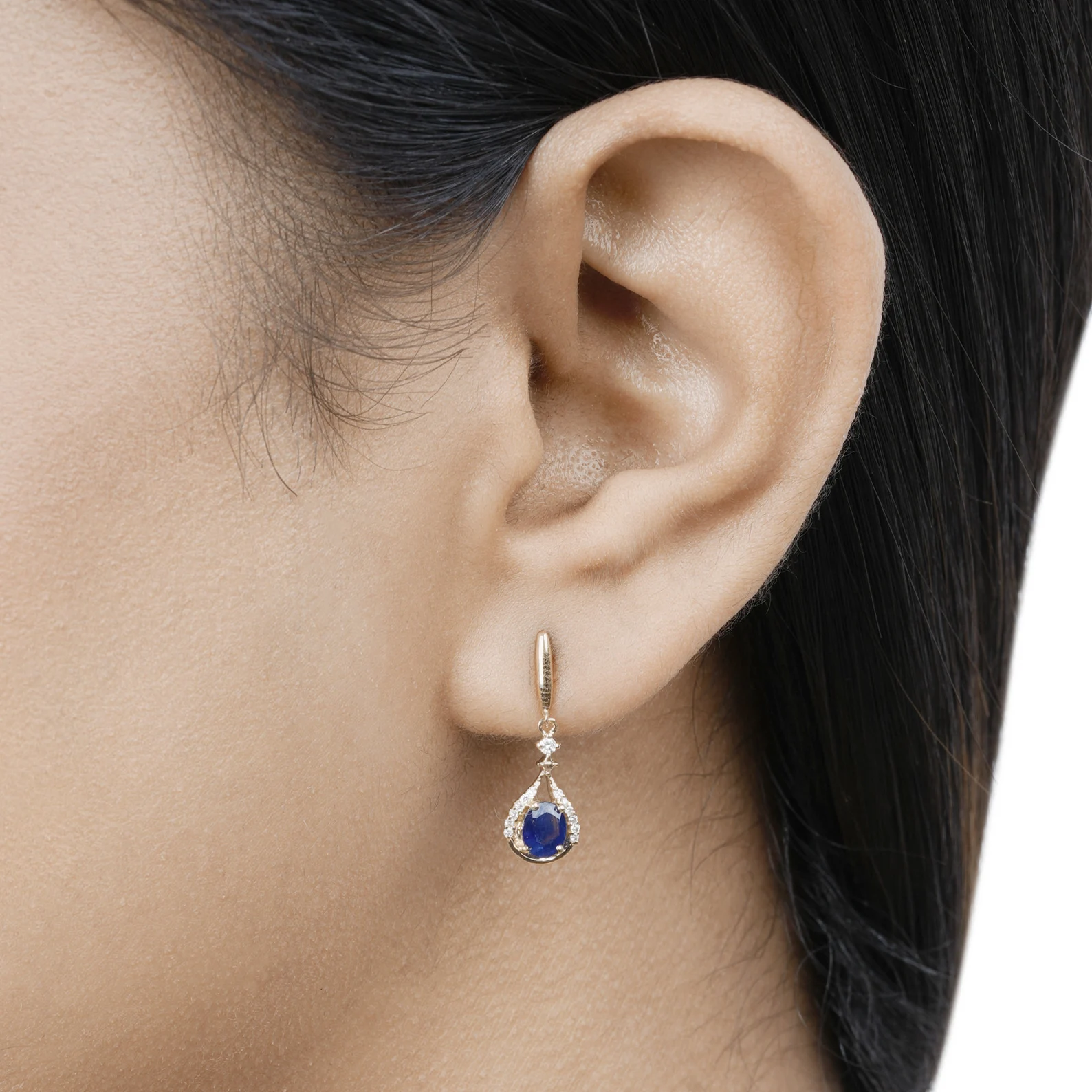 Earrings in 14K Yellow Gold with Blue Sapphires 